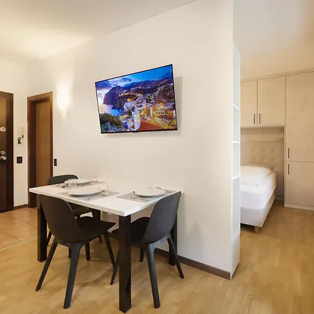 Palm With Free Parking