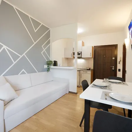 Palm With Free Parking *